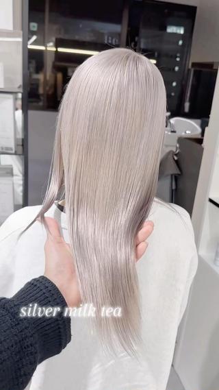 シルバーミルクティー/くすみミルクティー/ホワイトミルクティー/ホワイトカラー/ホワイトベージュ/ベージュカラー/ミルクティーカラー/ヘアカラー/白/渋谷美容室/シルバーカラー/淡いカラー/シルバーアッシュ/グレーアッシュ/アッシュカラー 