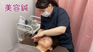 美容鍼施術の様子を一部紹介
 