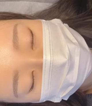 仕上がりの毛の向きを考えて施術してます 