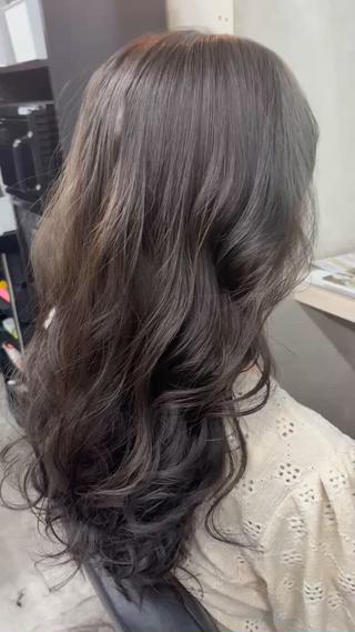 切りっぱなしボブ　韓国ヘアー　ハイライト バレイヤージュ ロングレイヤー 顔周りレイヤー　サイドバング　顔まわりカット　オリーブグレージュ  シースルーバング　レイヤーカット池袋レイヤーカット池袋レイヤーカット　レイヤーカット東京 