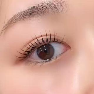 ラッシュリフト/まつパ

しっかり立ち上げつつ毛先に少しカールのついたデザイン

 