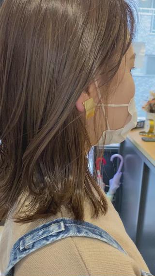 馴染むイヤリングカラー 