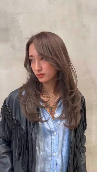 
僕だけにしか切れない、セルフスタイリングが超簡単なザクザクレイヤーカット

こんな人にオススメです！！

↓↓↓↓↓↓↓↓↓↓↓↓

○コテで巻くのが苦手…
○なるべく時短したい！
○重く見えたくない…。
○外国人風のような雰囲気が好き
○くびれ巻きに飽きた！

任せて下さい

冗談無しでレイヤーを入れさせていただいたお客様もれなく全員スタイリングの「楽さ、速さ」に感動していただいております

#渋谷レイヤーカット #渋谷美容室 #ザクザクレイヤー #ロングレイヤーカット #渋谷外国人風 #外国人風レイヤー #渋谷ハイライト #ベージュカラー #オリーブベージュカラー 
