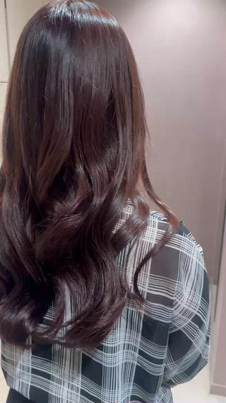 ほんのりラベンダーなブラウン

秋に人気のカラーです

髪質改善カラーでつやつや 