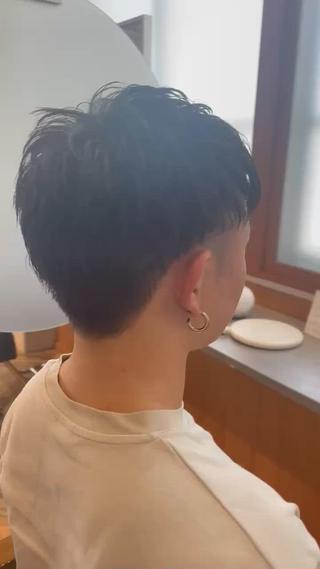 ツーブロック刈り上げスパイキーショート
前髪は、立ち上げる、横に流す、下に下ろす　などが出来ます♪ 