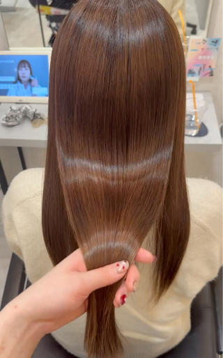 毛先まで艶々で柔らかい質感に！！

元々癖のない方でも髪質の質感チェンジに
ピーんとした縮毛矯正ではなくしっかり癖を伸ばしつつ柔らかく仕上げさせていただきます

是非一度綺麗な髪に導かせてください 