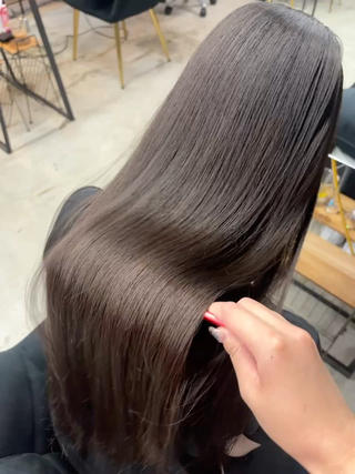 髪質改善縮毛矯正　この時期大人気のメニューです^ - ^ 