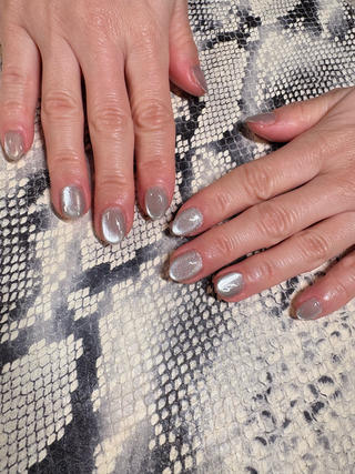 ワンカラーのシンプル派のお客様です！
当店のワンカラーはマグネットも可能です♡
新色から定番マグネットまで、たくさん取り揃えておりますので、是非お気に入りを見つけて下さい 