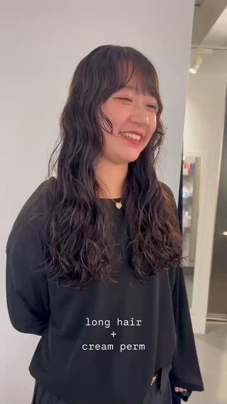 切りっぱなしの厚みを残したロングヘアにパーマスタイル
初めてでも挑戦しやすいかと◎ 