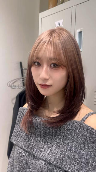 セミロング 縮毛矯正/ブリーチ 無しWカラーのヘアスタイル