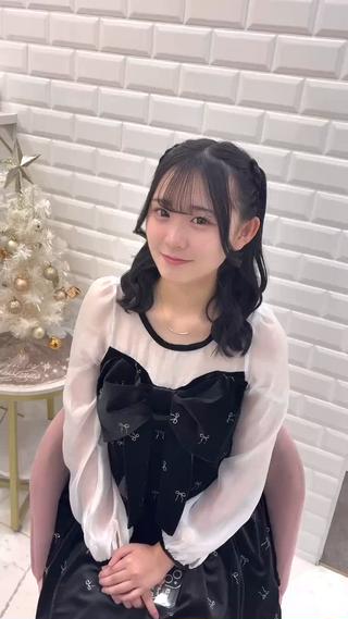 編み上げハーフツインにウェーブ巻きが可愛い 