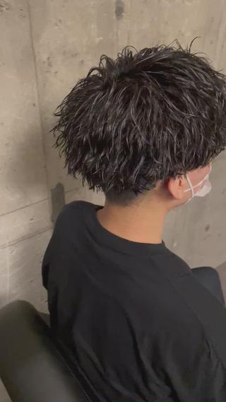 ミディアム パーマ メンズ 村上 翔平のヘアスタイル