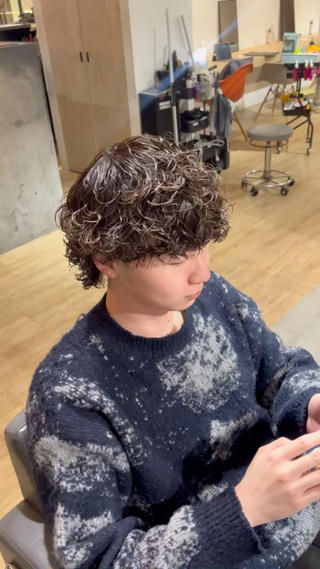 パーマ 川副/シャドウ/ 波巻き/メンズパーマのヘアスタイル