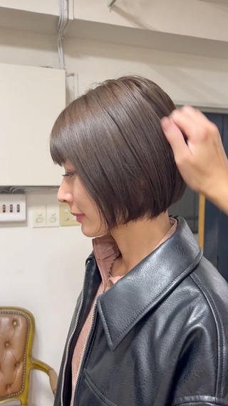 ブリーチして黄味を消した透明感グレーcolor 