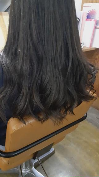 髪質改善チューニングで艶々に
カラーは暗髪のブルーアッシュ 