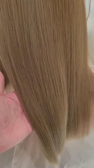 本気で一度もブリーチはしていませんが、ブリーチ無しでたどりつけるようかなり工夫はしています。こちらの方は来店3回目でこの明るさに。
髪質改善等のトリートメントはしていませんが、髪は艶々です。
ダメージさせないカラーはひたすら基本動作を見直し丁寧に施術する事が大切です。

ブリーチ無しで明るくする事は可能ですが、デメリットもありブリーチしちゃった方が良い場合が多いです。

何を優先するかによりますので、ご相談しましょう。 