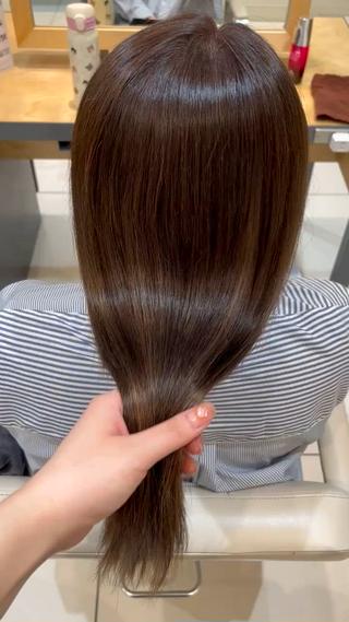 白髪ぼかしのハイライトとAujuaトリートメントで立体感＋さら艶髪に 