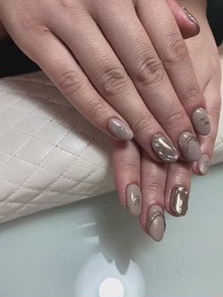 流行りのアクセサリーネイル 