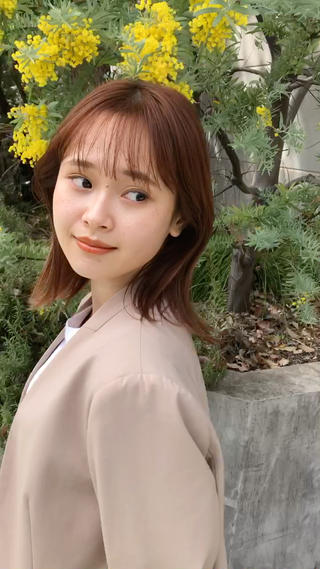 簡単スタイリングできまるミディアムスタイルです。