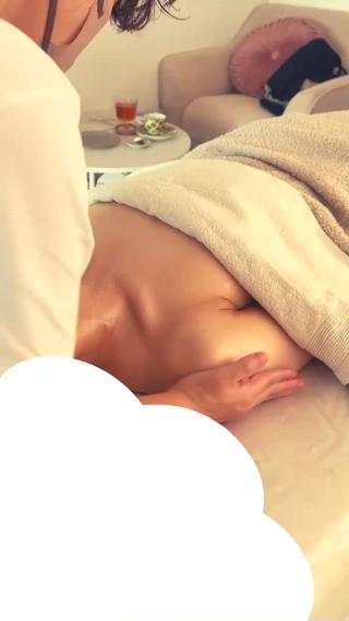 仰向け美背中トリートメント
ご自分ではケアのしにくいお背中を、ご自身の体の重みを利用し、たっぷりのオイルでじっくり緩めていきます。

︎肩こり
︎首コリ
︎猫背・巻肩
︎呼吸が浅い
︎疲れが取れない
︎体が痛くて夜中目が覚める

腕・デコルテ・首も併せてしっかりトリートメントするので、より効果を感じていただきやすいです。 