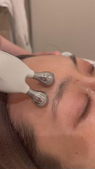 お顔の筋肉運動EMSです
マスクで目元しか見えてない今
スマホやPCで目を酷使している今
目元スッキリしますよ(*☻-☻*) 