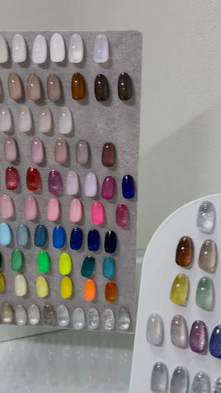 種類豊富なカラーサンプルからお選びいただけます
イメージお伝えいただければ、MIXしてご希望のお色作成可能です