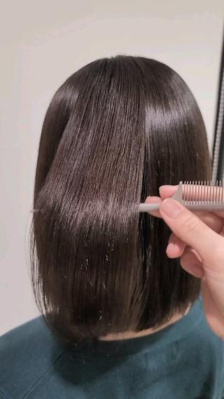 透明感のあるオリーブブラウン