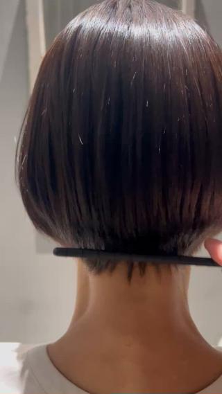 細毛軟毛のエイジング毛、3週間に1回セルフカラーで白髪染めされてる方に自然な丸みの縮毛矯正︎

仕上げは乾かしただけです。 