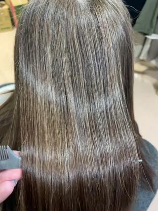 トリートメントだけでもここまでツヤを出す事ができます！乾燥、パサつき、手触りなどの改善をする事ができます！TOKIOトリートメントはダメージ補習をするのに1番向いているトリートメントです

1度ご相談頂ければ、髪質に合わせたトリートメントご提案させていただきます️

 