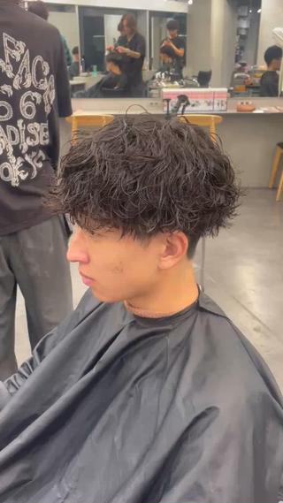 王道【波巻きパーマ】
強めのカール感が欲しい方におすすめです！
是非予約お待ちしております！ 