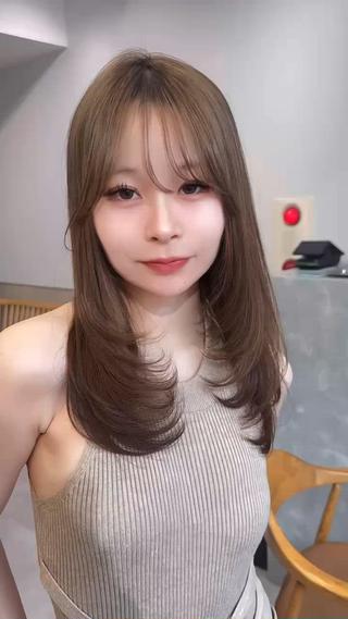 セミロング レイヤー/ハイトーン /新宿/佐藤巧己✨のヘアスタイル