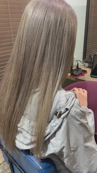 髪質改善は任せてください

おさまりの良い髪は人生変えますよ
︎朝のスタイリング大変じゃないですか？
︎膨らんでおさまり悪くなってないですか？
︎過去に矯正失敗されたことありますか？
︎髪のダメージで髪質改善できないと思ってませんか？
︎シャキーンってなると思ってませんか？
・
まずはご相談下さい♪思ってる以上に楽になれると思いますよ
・
他にもデザインカラー系も承ってます
ご質問でも気軽に連絡下さいね(^^)v 