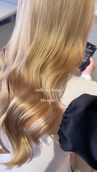 こちらのカラーはブリーチ2回は必須のカラーです
2回ブリーチする場合+3000円 