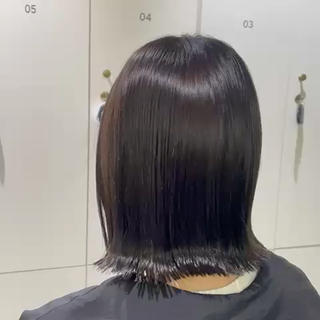 bob

ツヤがしっかり出るスタイリングオイルをつけてます◎ 