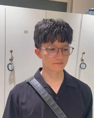  men's cut

眉上前髪でスッキリ感アップ！◎
夏にもおすすめスタイルです！


men's cut  90min 