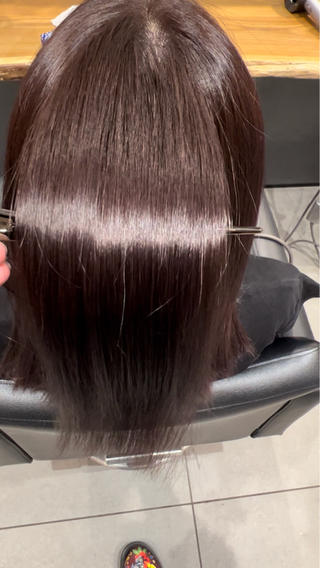 フルカラーとトリートメントでつやつやです
根本をリタッチして透明感のあるカラーに仕上がりました！！

ブリーチ履歴あり

先輩と一緒に丁寧にカラー選定させていただきます！！ 