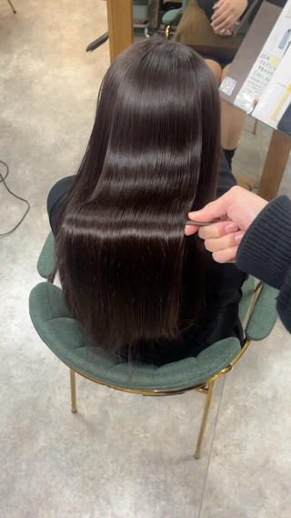 うるっとした美髪に劇的変化！
癖も伸びて柔らかい新髪質改善ストレート 
