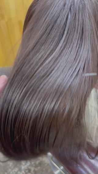 上質なお色味に潤い感と艶が出て、髪が喜びます　
ディープレイヤートリートメントは手触りの良さだけでなく、香りも楽しめますので五感も満たされます
自分へのご褒美に是非！！ 