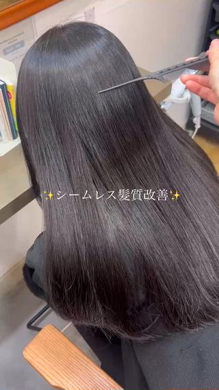 縮毛矯正とトリートメントのいいとこ取り
朝、くしで梳かすだけでサラッとまとまる髪に