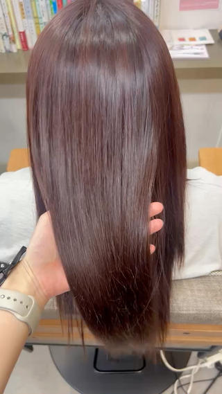 最上級の艶
超音波アイロンでトリートメント成分を浸透させ
アイロンワークで浸透させた成分を反応させていきます
今までにない艶とサラサラを実感できます