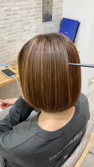 これはハイライト込みの髪の毛にストレートをしました

縮毛矯正などのメニューも拘ってます！！

アルカリ矯正
中性矯正
酸性矯正
相談受け付けてます^_^ 