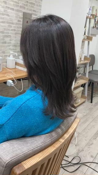 くびれヘアがお似合いです

カラーはダーク系 