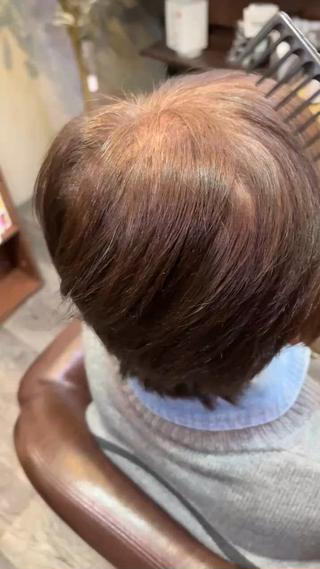 お客様のお母様の人生初の縮毛矯正!
癖が気になるけど、髪が細くてぺたっとなるのが心配。というお客様でも、綺麗になります^_^