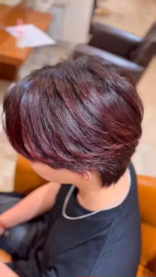 フェザーが映える、ボルドーカラー️ 