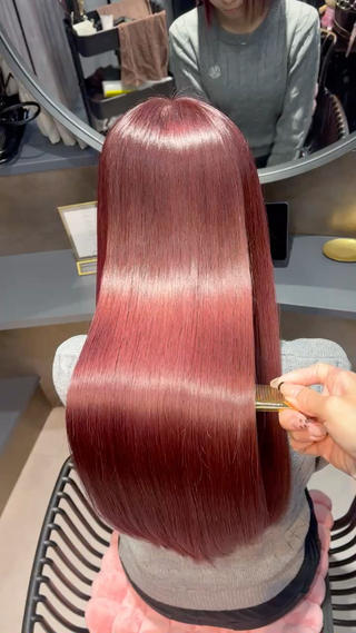 ロング カラー パーマ ヘアアレンジ youres hair東新宿店所属・新宿⌇韓国風ヘア ⌇透明感カラーのヘアスタイル