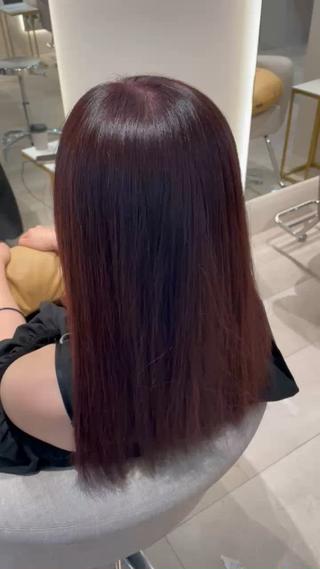 深みのあるワインラベンダーに仕上げました！

パキッとした赤ではなくダークっぽいものにすることにより大人っぽく見えてお綺麗です！


お客様の理想のお色味を叶えるお手伝いをさせてください！
細かくカウンセリングすることによって理想にとても近い仕上がりにさせて頂きます！
カラーモデル様大募集中ですのでご興味ありましたら是非ご予約お待ちしております！(*^^*) 