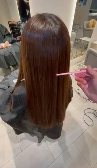 縮毛矯正や様々なダメージで傷まれた髪の毛をこんなにもサラサラに！！
乾かすした後に実感するトリートメントする前との指通りの違いに皆様とても驚かれます(*^^*)
この驚き実感してみませんか？？( *´艸`)

お客様のお悩みや直したい髪質など細かくカウンセリングしてそれにあったものをご提案させて頂きお悩み解決するお手伝いいたします！

まだまだトリートメント、カラーモデル様募集中ですのでご興味ある方ご予約心よりお待ちしております！(*^^*) 