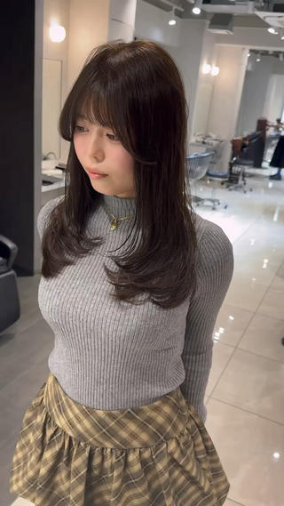 セミロング カラー ハッシュカット レイヤー池袋のヘアスタイル