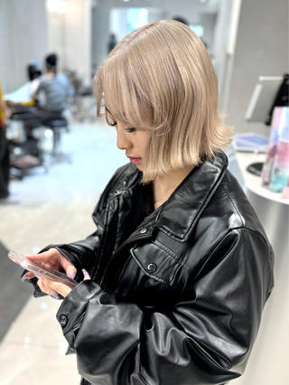 ミディアム カラー ハッシュカット レイヤー池袋のヘアスタイル