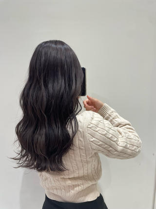 14トーンの髪色から黒っぽく暗くしたい方にオススメ︎なダークグレージュ︎︎ハイトーンからのロートーンでもこんなに透明感が出て可愛くなれます一緒に髪もツヤツヤに仕上げます*゜ 